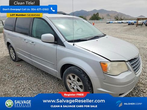 Used 2010 Chrysler Town & Country Touring FWD image 5