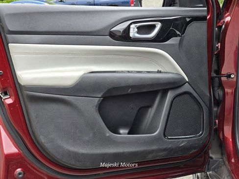 Used 2022 Jeep Compass Limited image 18