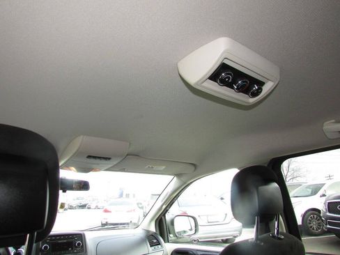 Used 2015 Dodge Grand Caravan SXT FWD image 18