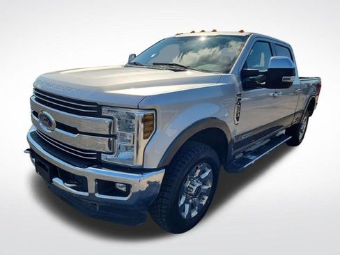 Used 2018 Ford F250 Lariat w/ Chrome Package image 3