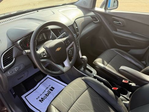 Used 2022 Chevrolet Trax LT w/ LT Convenience Package image 17