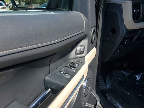 Used 2024 Ford Expedition Max Limited image 21