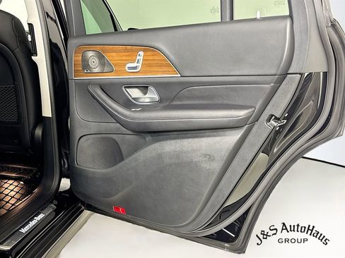 Used 2024 Mercedes-Benz GLS 450 4MATIC image 32