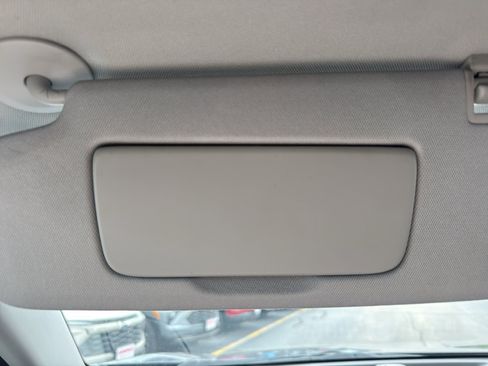 Used 2018 Chevrolet Equinox LT FWD image 24