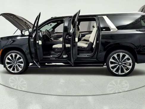Certified 2026 Cadillac Escalade ESV Platinum Luxury w/ LPO, Floor Liner Package AWD/4WD image 10