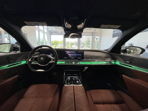 Certified 2024 BMW i7 eDrive50 w/ Executive Package image 15