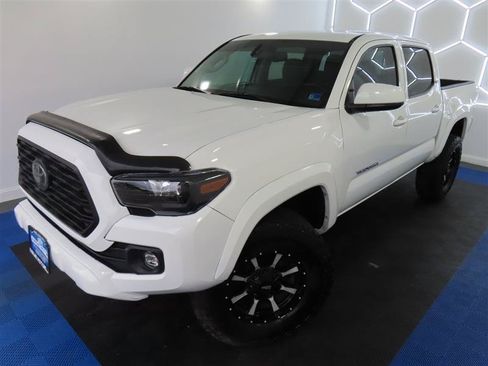 Used 2019 Toyota Tacoma SR5 RWD image 4