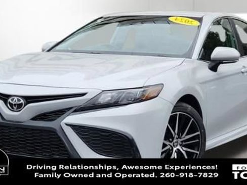 Used 2024 Toyota Camry SE FWD image 1