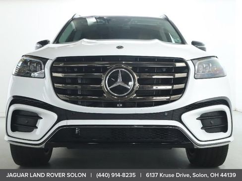 Used 2024 Mercedes-Benz GLS 580 4MATIC image 13