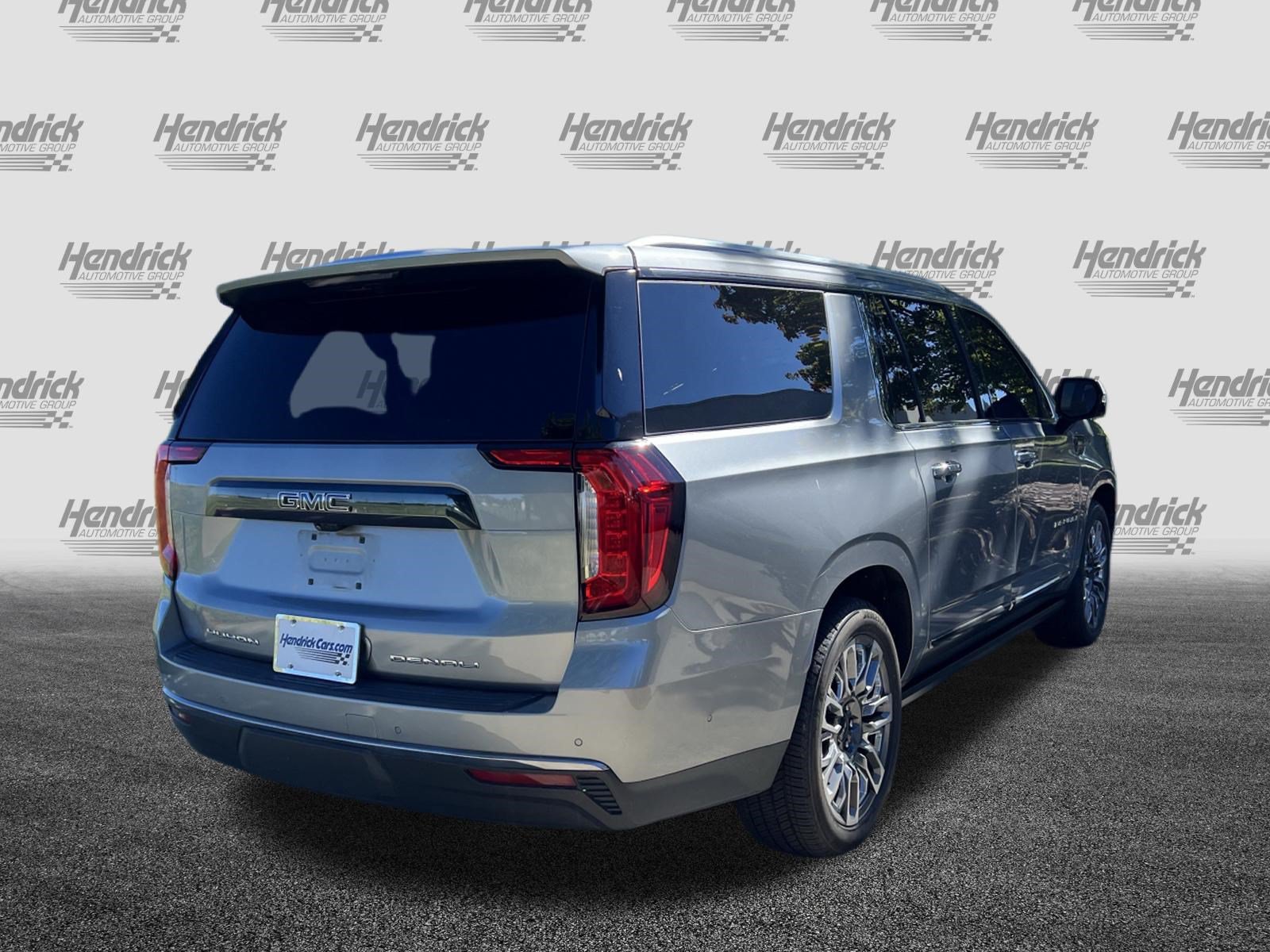 Used 2024 GMC Yukon XL Denali Ultimate AWD/4WD image 11