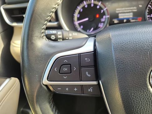 Used 2024 Toyota Highlander XLE AWD/4WD image 16