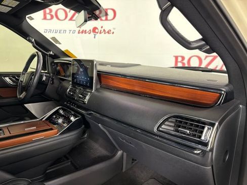 Used 2018 Lincoln Navigator Reserve w/ Technology Package AWD/4WD image 17