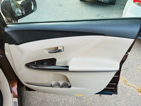 Used 2010 Toyota Venza image 23