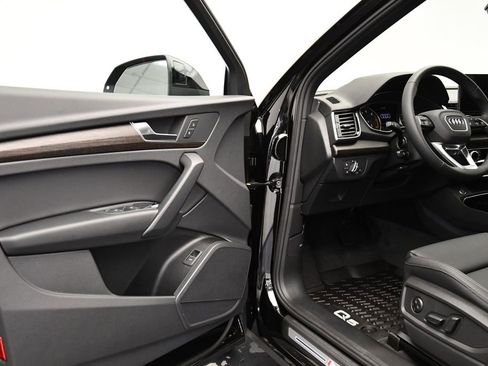 Certified 2025 Audi Q5 2.0T Premium image 32