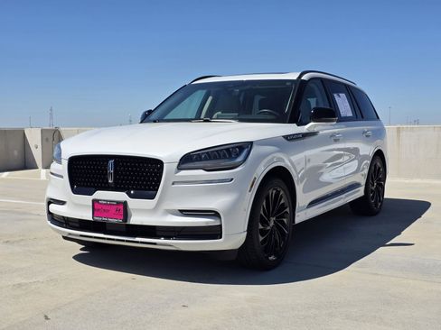 Used 2024 Lincoln Aviator Reserve w/ Equipment Group 201A image 2