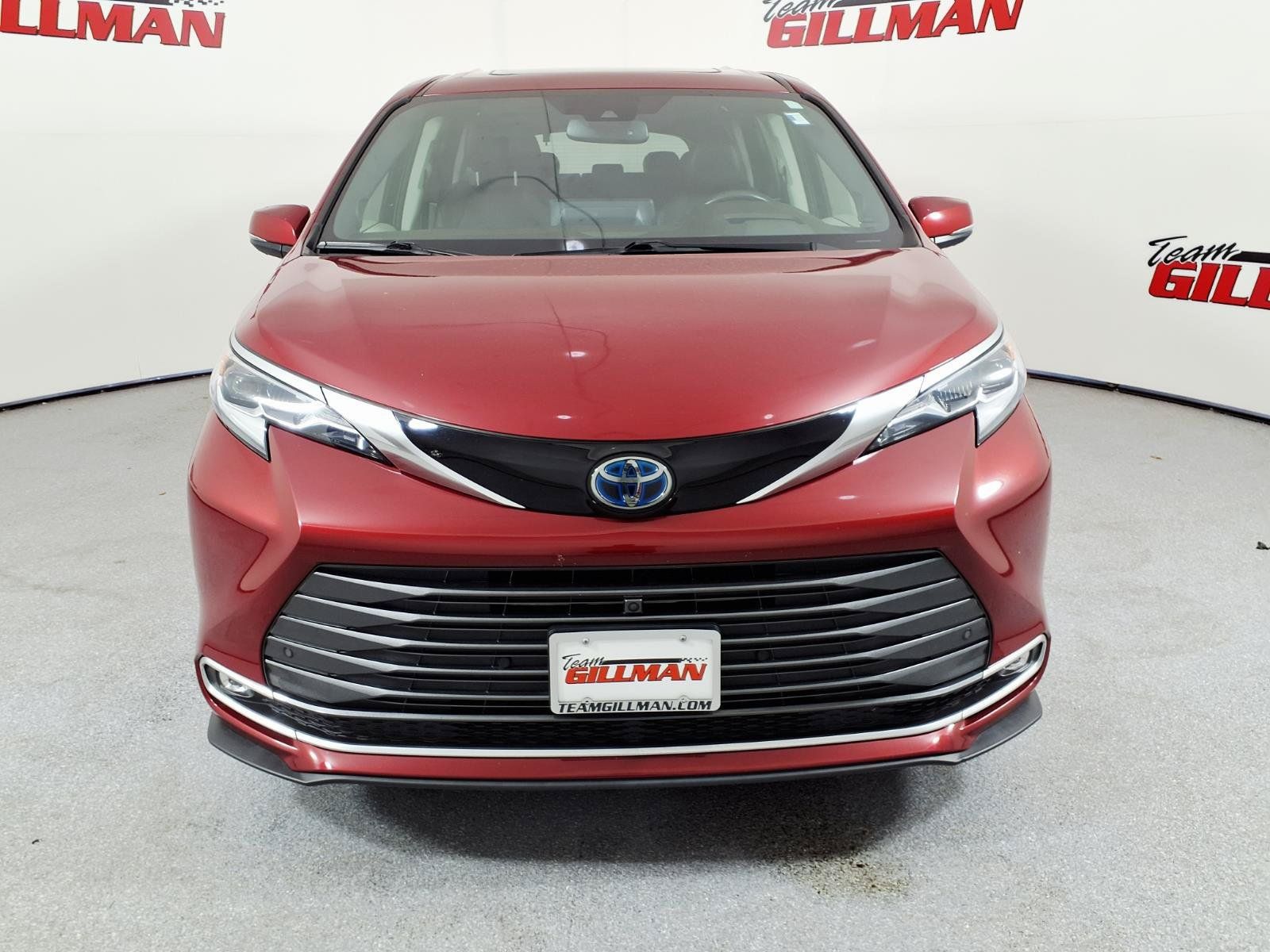 Used 2022 Toyota Sienna Platinum AWD/4WD image 2