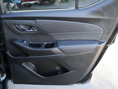 Used 2023 Chevrolet Traverse LT image 21