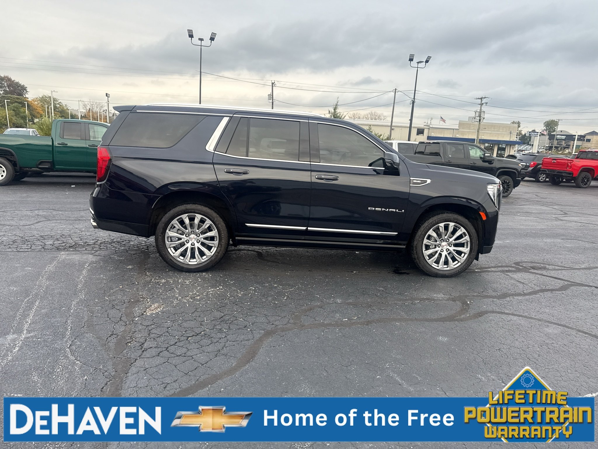 Used 2022 GMC Yukon Denali w/ Denali Premium Package AWD/4WD image 7