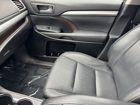 Used 2015 Toyota Highlander XLE AWD/4WD image 30