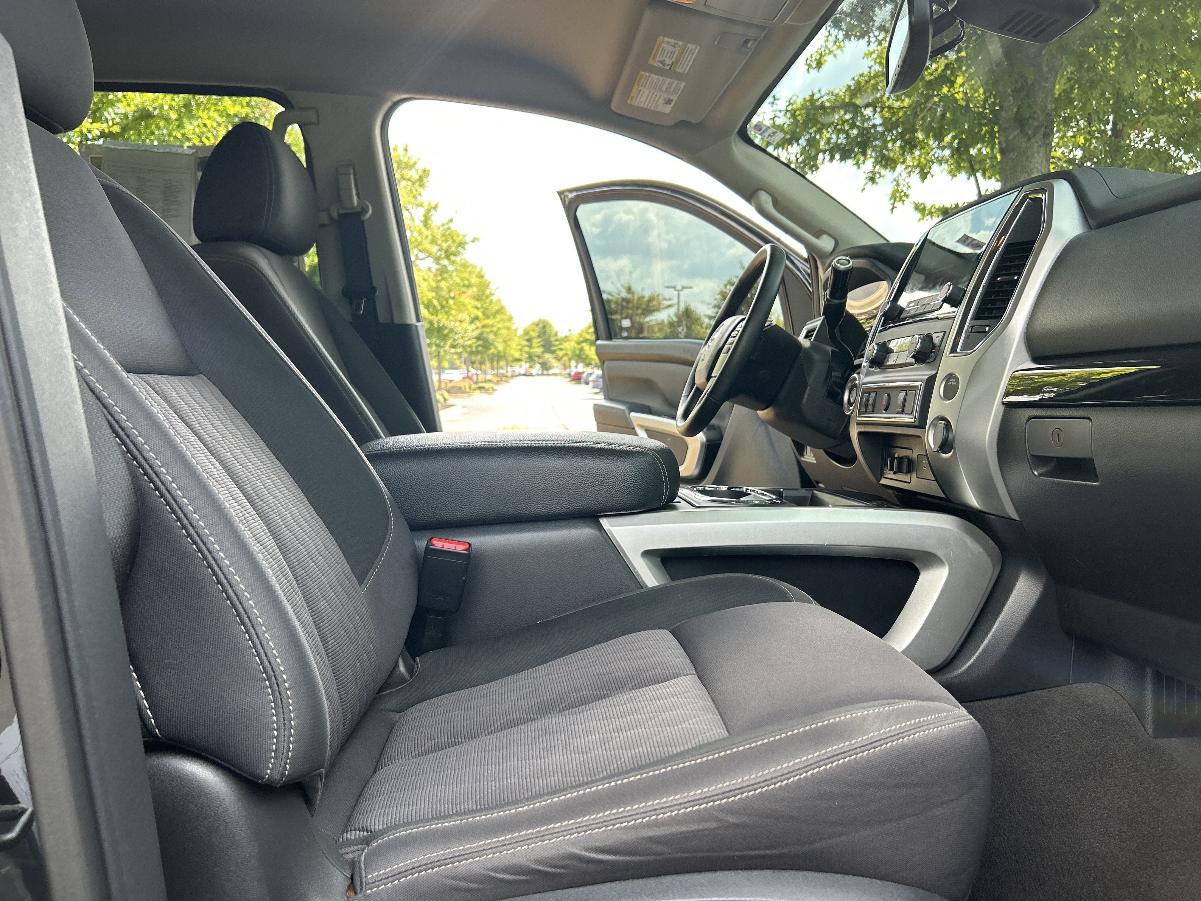 Used 2021 Nissan Titan SV w/ SV Convenience Package RWD image 31