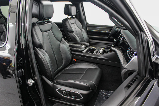Used 2022 Jeep Wagoneer Series III w/ Premium Group I AWD/4WD image 19