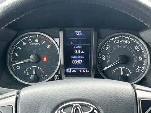Used 2020 Toyota Tacoma TRD Sport w/ Technology Package AWD/4WD image 18