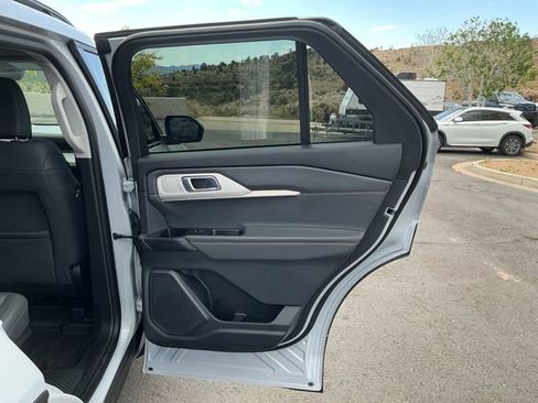 Used 2026 Ford Explorer Active w/ Active Comfort Package RWD image 18