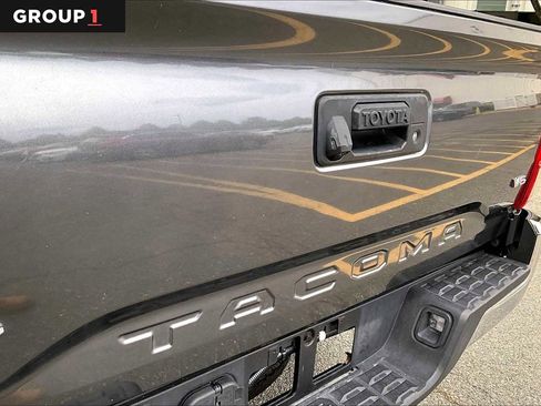 Certified 2022 Toyota Tacoma SR5 AWD/4WD image 31