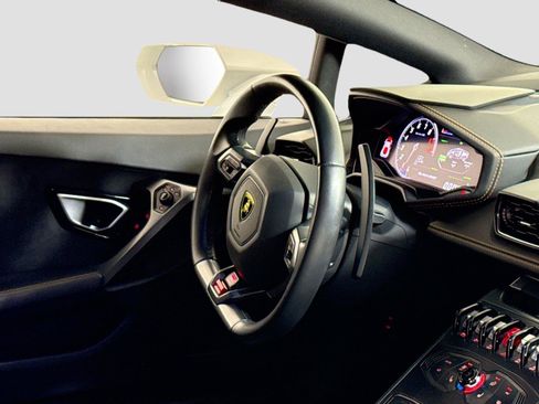 Used 2018 Lamborghini Huracan LP 580-2 RWD image 29