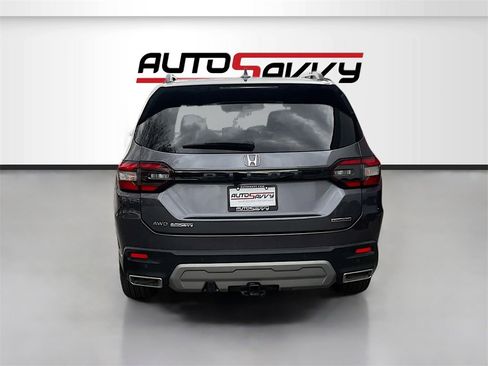 Used 2025 Honda Pilot Touring image 6