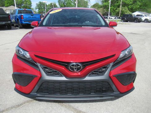 Used 2022 Toyota Camry SE image 10