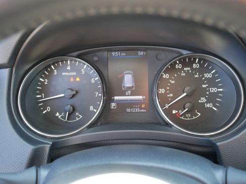 Used 2020 Nissan Rogue SV image 21