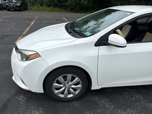 Used 2015 Toyota Corolla LE FWD image 2