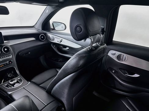 Used 2019 Mercedes-Benz GLC 300 4MATIC image 23