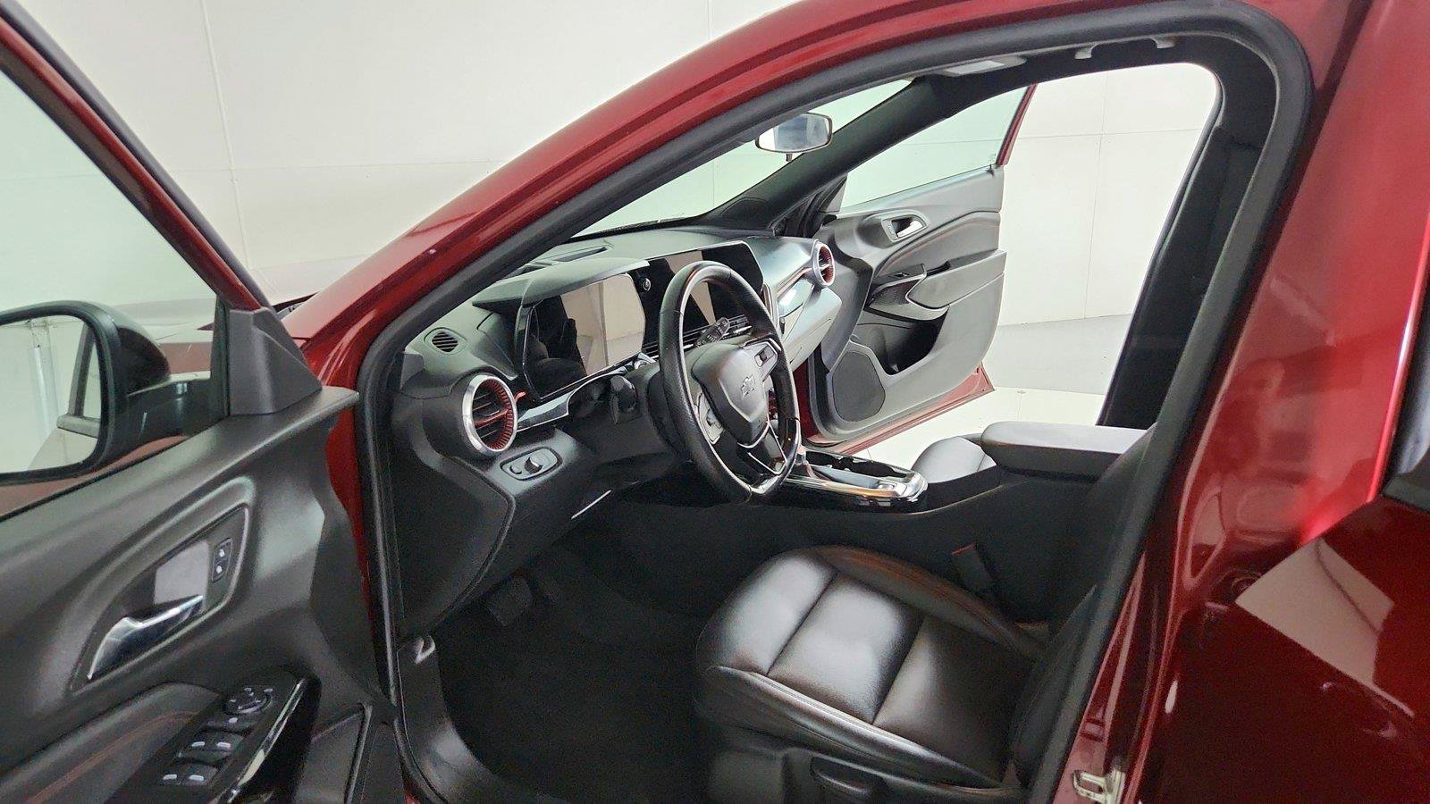 Used 2024 Chevrolet Trax RS w/ Driver Confidence Package FWD image 16