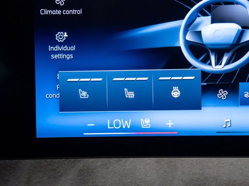 New 2026 BMW iX xDrive60 w/ M Sport Package image 28