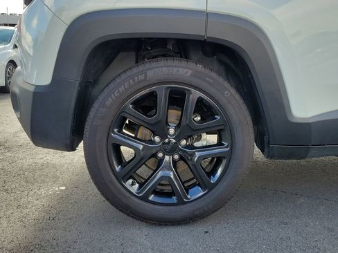 Used 2018 Jeep Renegade Altitude image 5