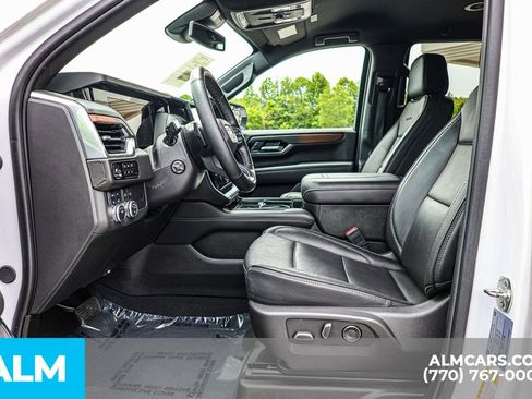 Used 2025 GMC Yukon Denali AWD/4WD image 18