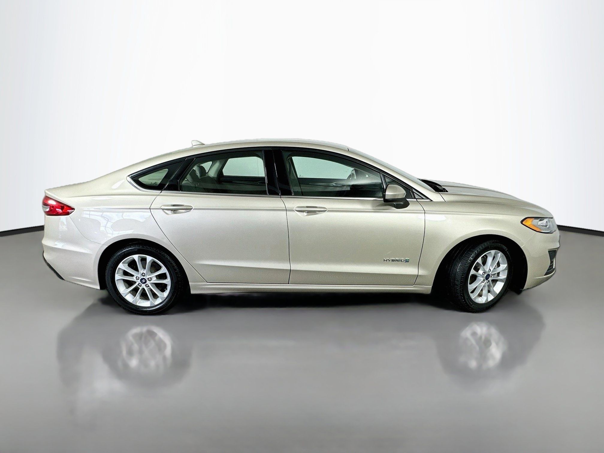 Used 2019 Ford Fusion SE FWD image 8