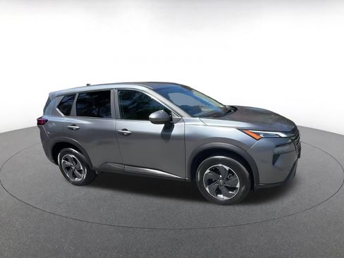 Used 2025 Nissan Rogue SV AWD/4WD image 2