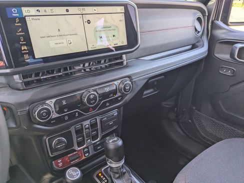 Used 2025 Jeep Wrangler Unlimited Rubicon image 20