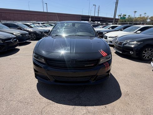 Used 2019 Dodge Charger SXT RWD image 2