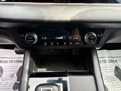 Used 2024 Mitsubishi Outlander SE FWD image 19