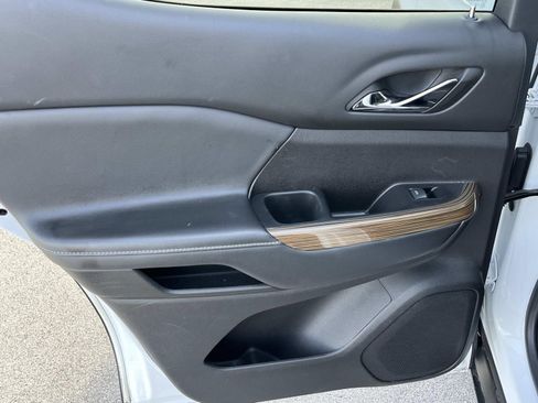 Used 2023 GMC Acadia SLE w/ Driver Convenience Package image 18