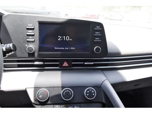 Certified 2025 Hyundai Elantra SE FWD image 24