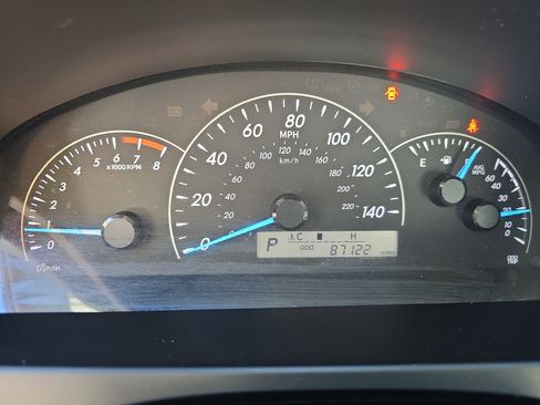 Used 2014 Toyota Camry L image 19