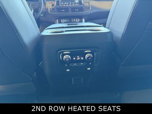 Used 2023 GMC Yukon XL SLT w/ SLT Luxury Package image 29