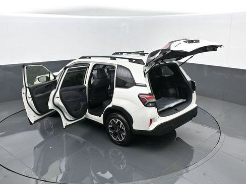 Used 2025 Subaru Forester Premium image 27