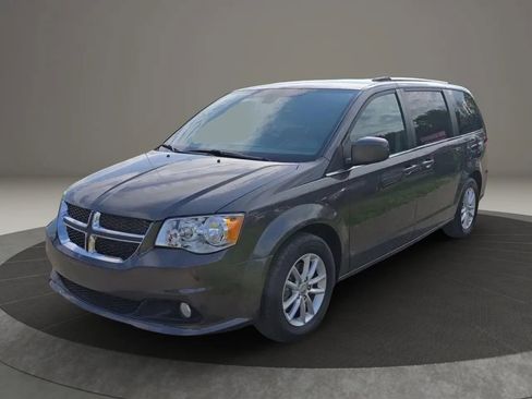 Used 2019 Dodge Grand Caravan SXT w/ Rear Park Assist Package FWD image 4