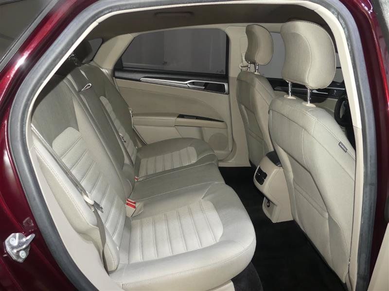 Used 2018 Ford Fusion SE w/ Fusion SE Technology Package FWD image 27